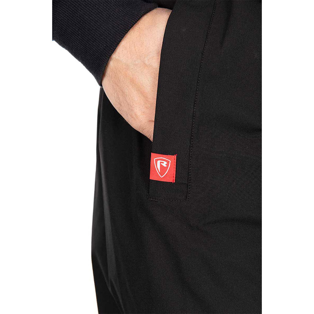 Fox-Rage-Ragewear-Rainsuit-Salopettes-_-Jacket-Detail-Jackentasche-Logo S / M / L / XL / XXL / XXXL