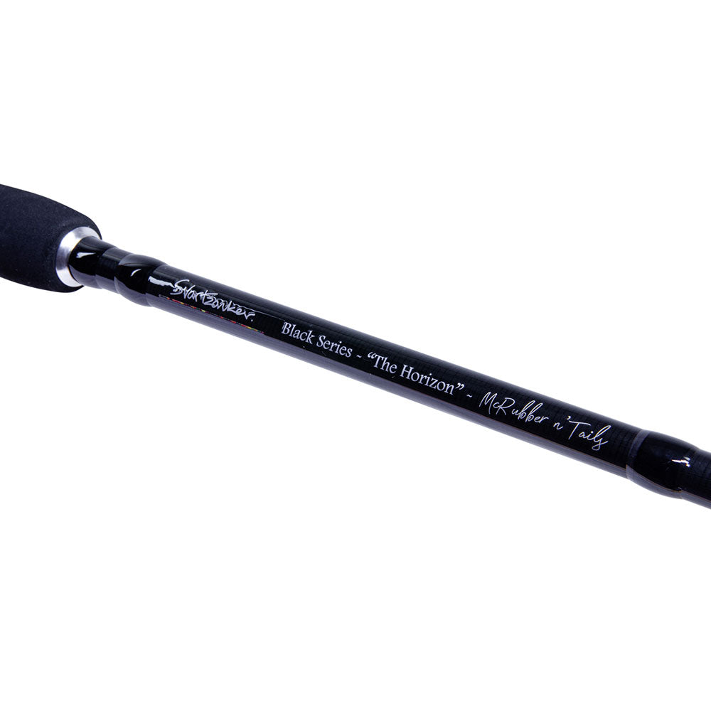 Svartzonker-SZ-Black-Series-The-Horizon-Casting-8-4-255-cm-50-160-g-McRubber-nTails-02