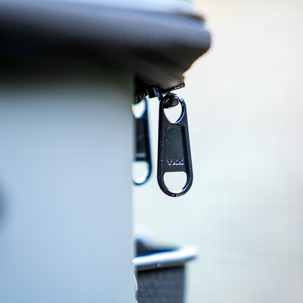 Zeck Tackle Container Pro Detailansicht Reißverschluss