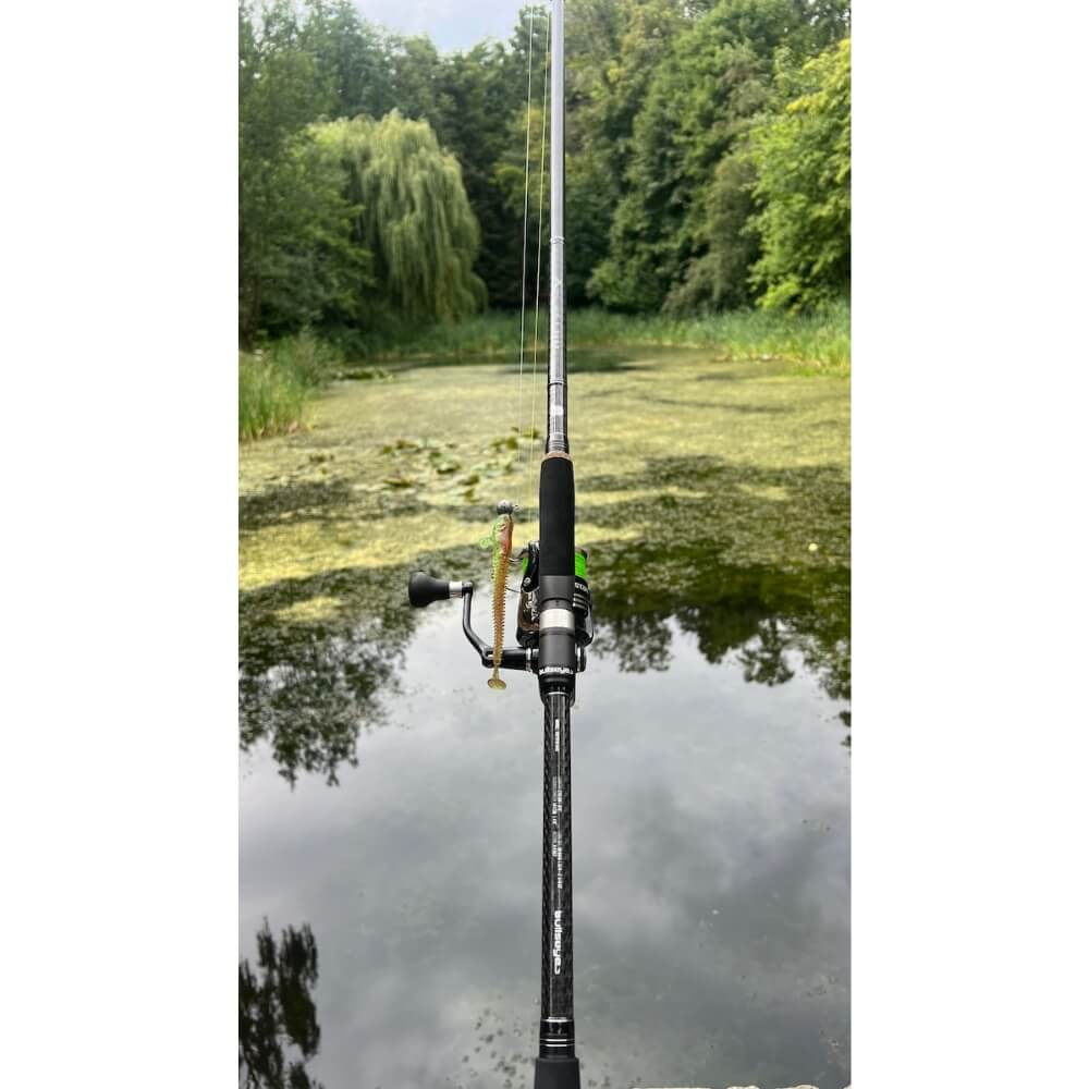 Bullseye X-Series Jig & Shad Beispiel mit Köder und Rolle