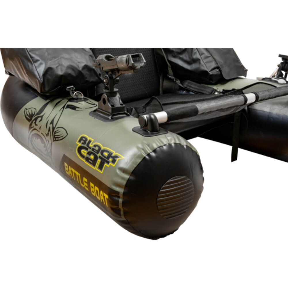 Black Cat Battle Boat Belly Boot Detailansicht Front mit Rutenhalter